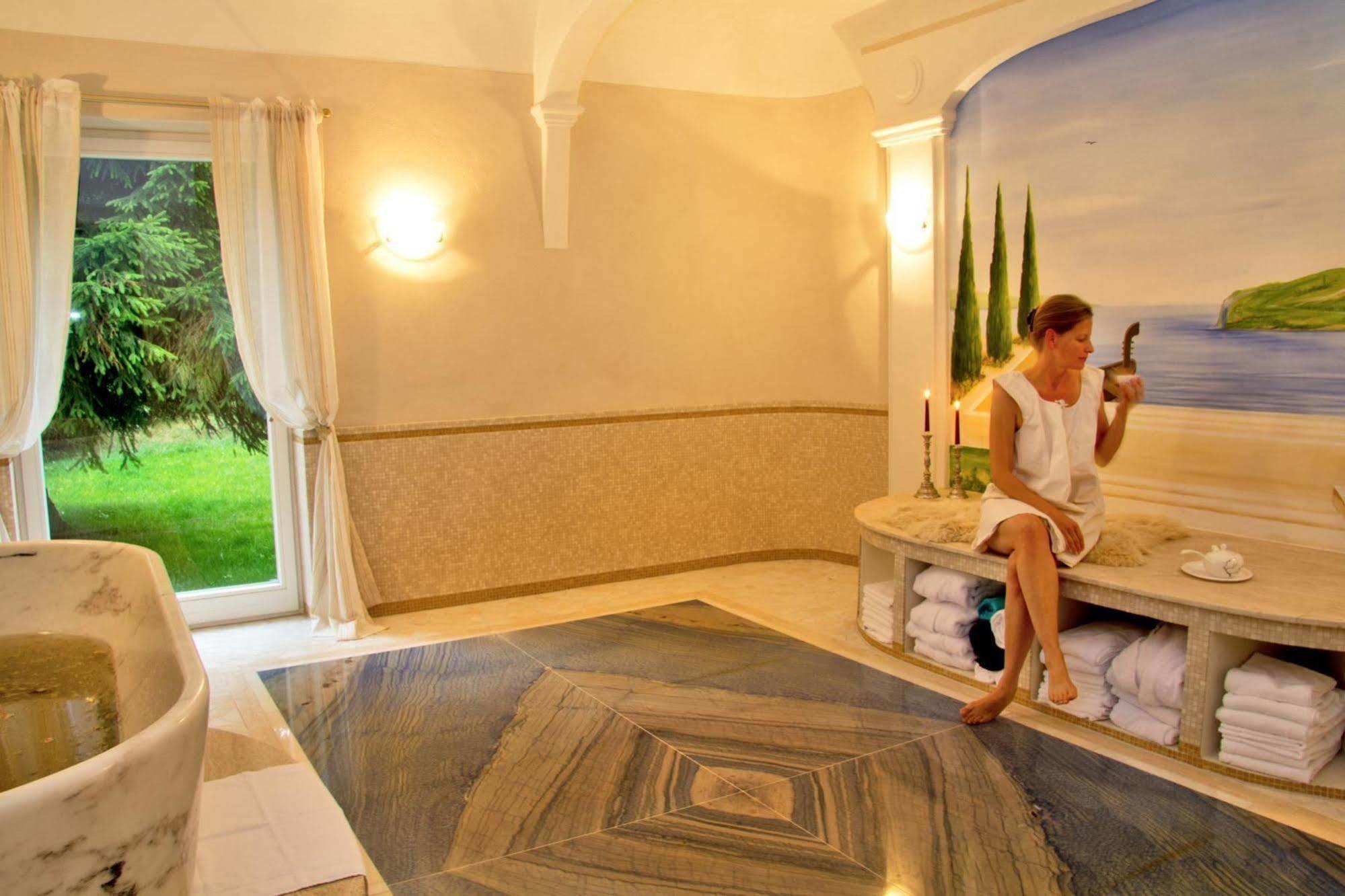 "Gutshof Lilienfein" - Medical Resort & Herbal Spa Im Suedschwarzwald Wieden Buitenkant foto